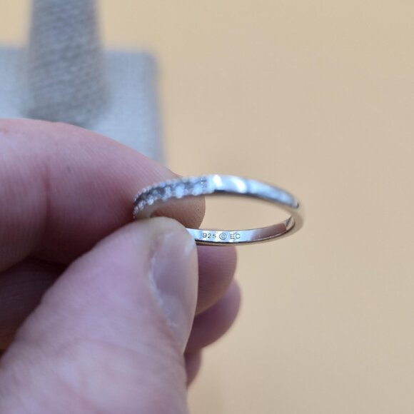 Size 7 Sterling Silver Half Cubic Zirconia Gems Band Ring A5043 - Picture 6 of 9